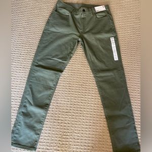 NWT. Uniqlo men’s chino 5 pocket pant. Sz M (30-33) Ilive green color
